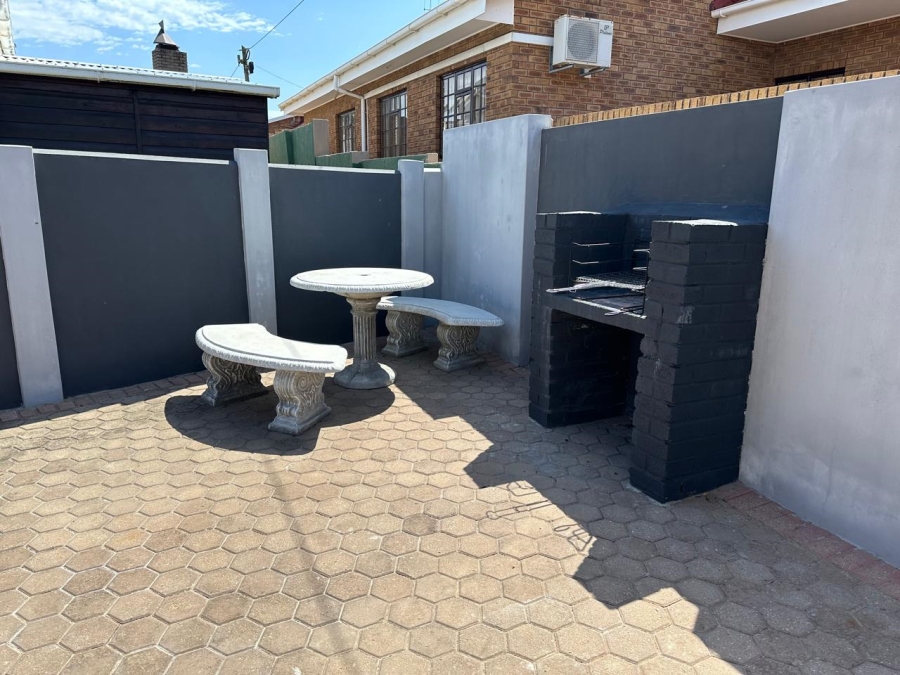 7 Bedroom Property for Sale in Hartenbos Central Western Cape